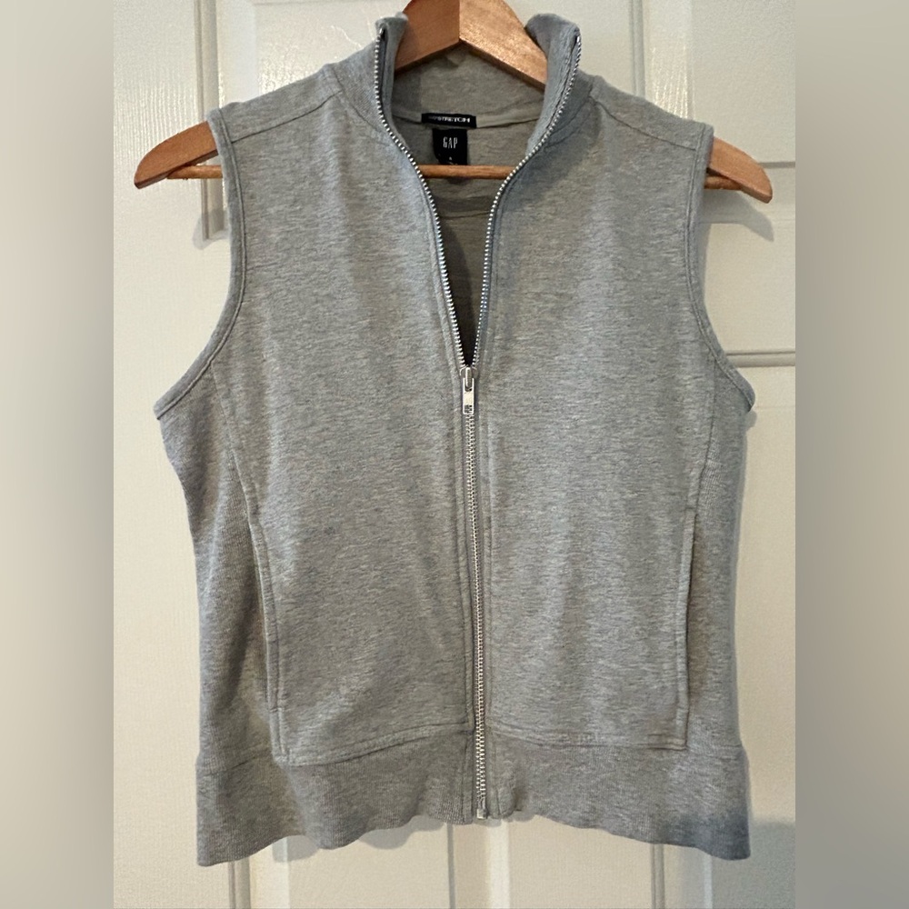 Gap Women’s Sweatshirt Gray Sleeveless Vest w/Pockets Sz Sm excellent condition